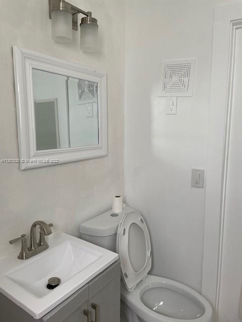 6490 Collins Ave 18, Miami Beach, Florida 33141, ,1 BathroomBathrooms,Residentiallease,For Rent,6490 Collins Ave 18,A11207628