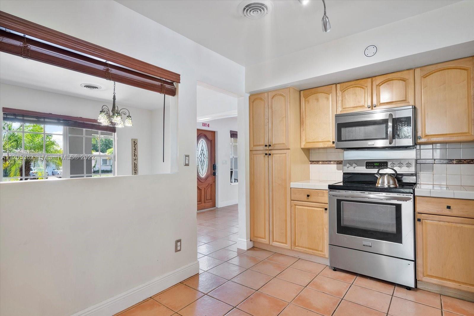 Listing Photo 11
