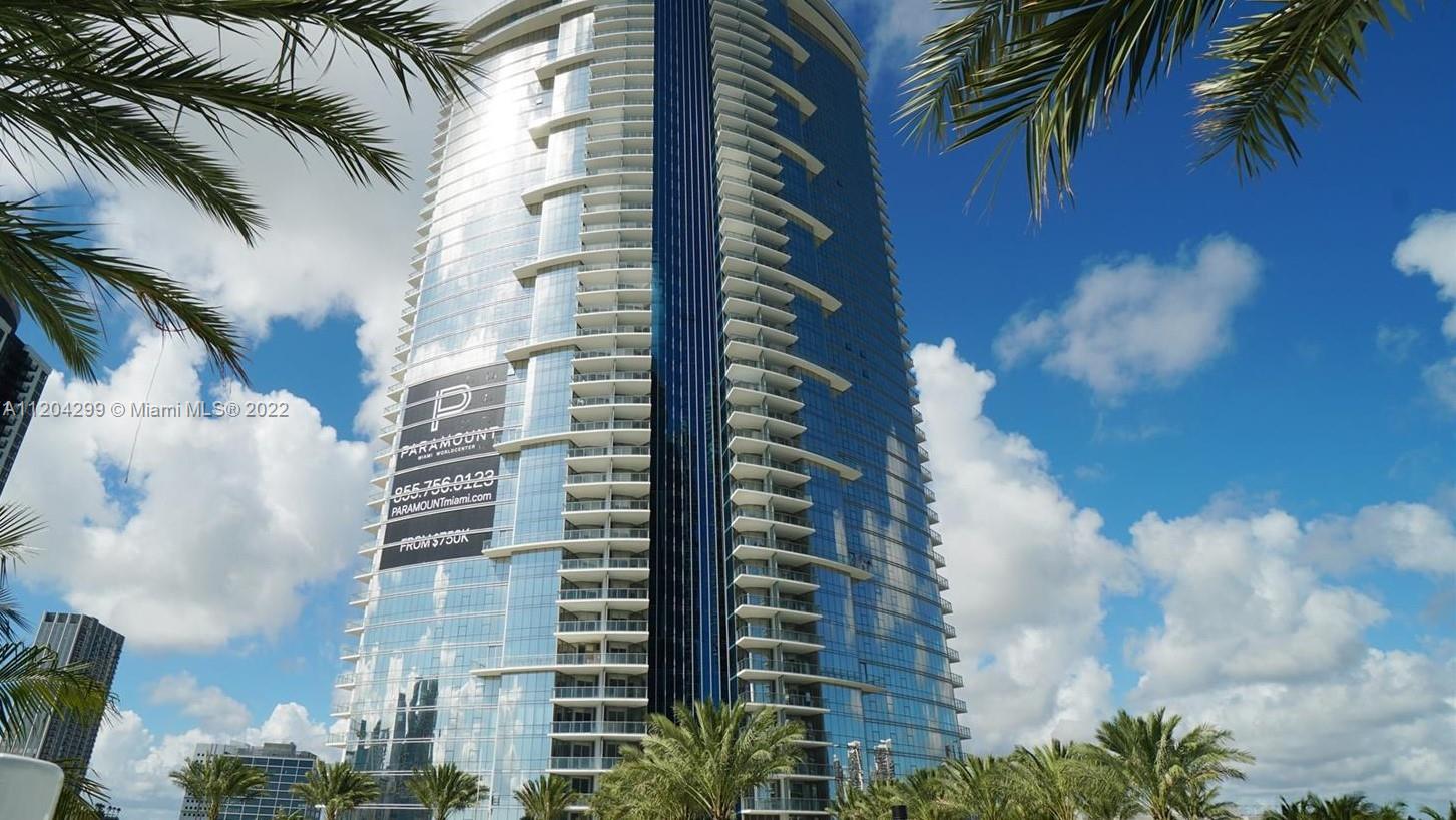 Perfect location In Hard Downtown Miami World Center HIGH CEILINGS 10' WITH A FLOOR TO CEILING WINDOWS ITALIAN KITCHEN AND TOP OF THE LINE APPLIANCES BOSH MARBLE FLOOR  Most Amenities in the World including Basketball Court, 5 pools, Spa, Gym with boxing area, Bbq Kitchen, Virtual Golf, Recording Studio, Racquetball, Yoga, Sunrise pool, & Kids play Area. Skydeck, Observatory to view stars with telescopes, Tennis courts, Jacuzzi. TENANT IN PLACE 24 HOURS NOTICE TO SHOW.