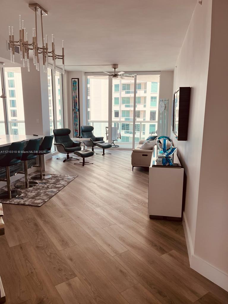 GREAT LOCATION IN THE HEART OF FT. LAUDERDALE.  3/2 COMPLETELY REMODELED.  ALL CUSTOM DESIGN AND CUSTOM FURNITURE.  TEMPUR-PEDIC ADJUSTABLE BED.  PLENTY OF CLOSET SPACE WITH CUSTOM DESIGN.  A MUST SEE TO APPRECIATE  DESIGN AND UNIT.