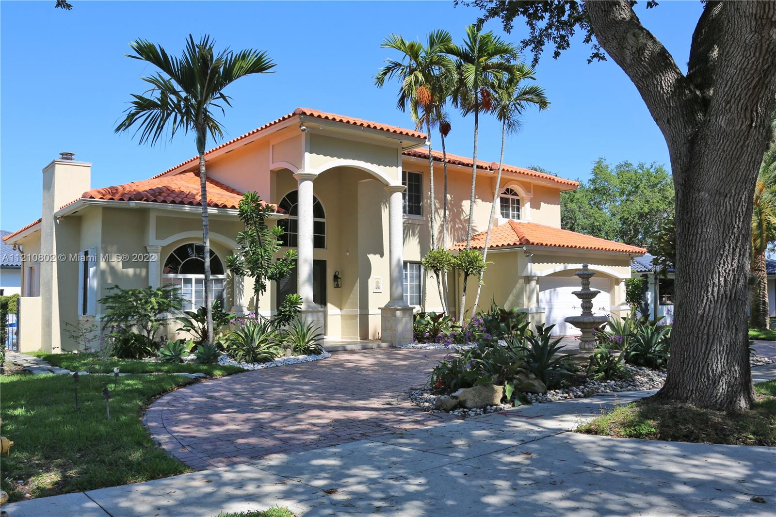Photo 1 of 16870 78th Pl in Miami Lakes - MLS A11210802