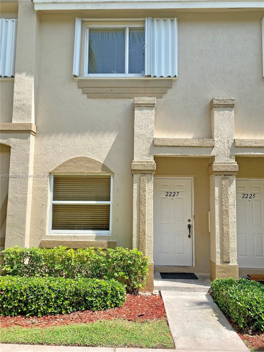SPACIOUS 3 BR/ 2.5 BA TOWN HOME IN GATED COMMUNITY OF KEYS GATE. LAMINATE FLOORING ON FIRST FLOOR FEATURES LAMINATE FLOORING ON FIRST FLOOR, LARGE MASTER SUITE, LAUNDRY & FENCED IN PATIO & LAUNDRY ROOM. ONE MONTHLY HOA PAYMENT NCLUDES: BASIC CABLE & INTERNET, ALARM MONITORING, BUILDING INS, ROOF, EXTERMINATOR, SECURITY & COMMUNITY POOL.