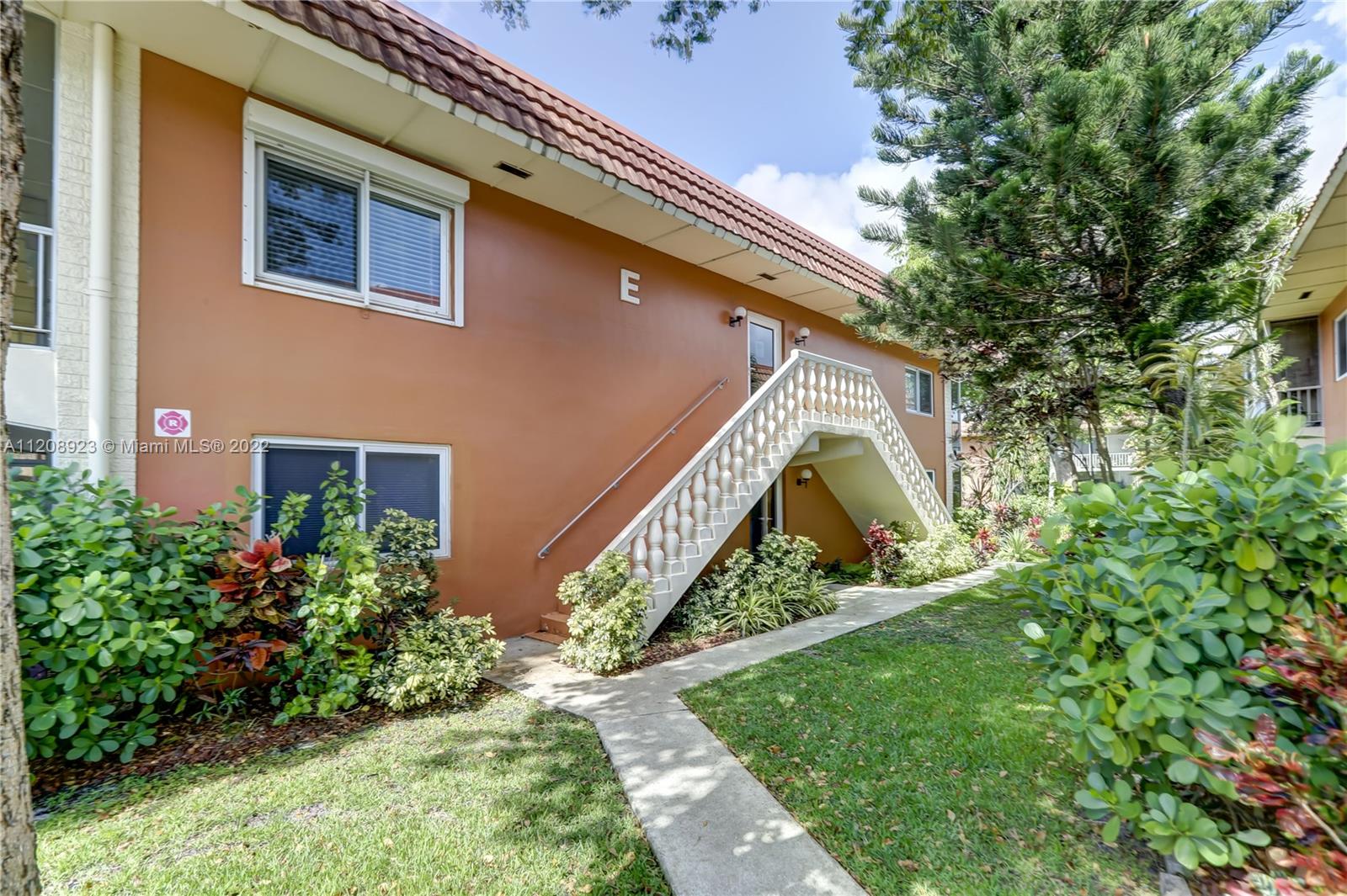 Best location in community.  Tucked away near great clubhouse, community pool, and river. Well maintained complex in the heart of Wilton Manors, AC replaced 2021.  One deeded parking space in addition to plenty of guest parking.  Walking distance to shops, dining, & bars on Wilton Drive. Minutes to Las Olas Blvd, downtown Fort Lauderdale, malls, airport, & close to major highways. Apprx 12 minutes from Fort Lauderdale Beach. Sold as is. Bldg has great reserves, therefore meets Fannie Mae guidelines. Unlike some other buildings in complex, this building has no land lease. Cats/Dogs under 20lbs​​‌​​​​‌​​‌‌​‌‌‌​​‌‌​‌‌‌​​‌‌​‌‌‌ allowed.