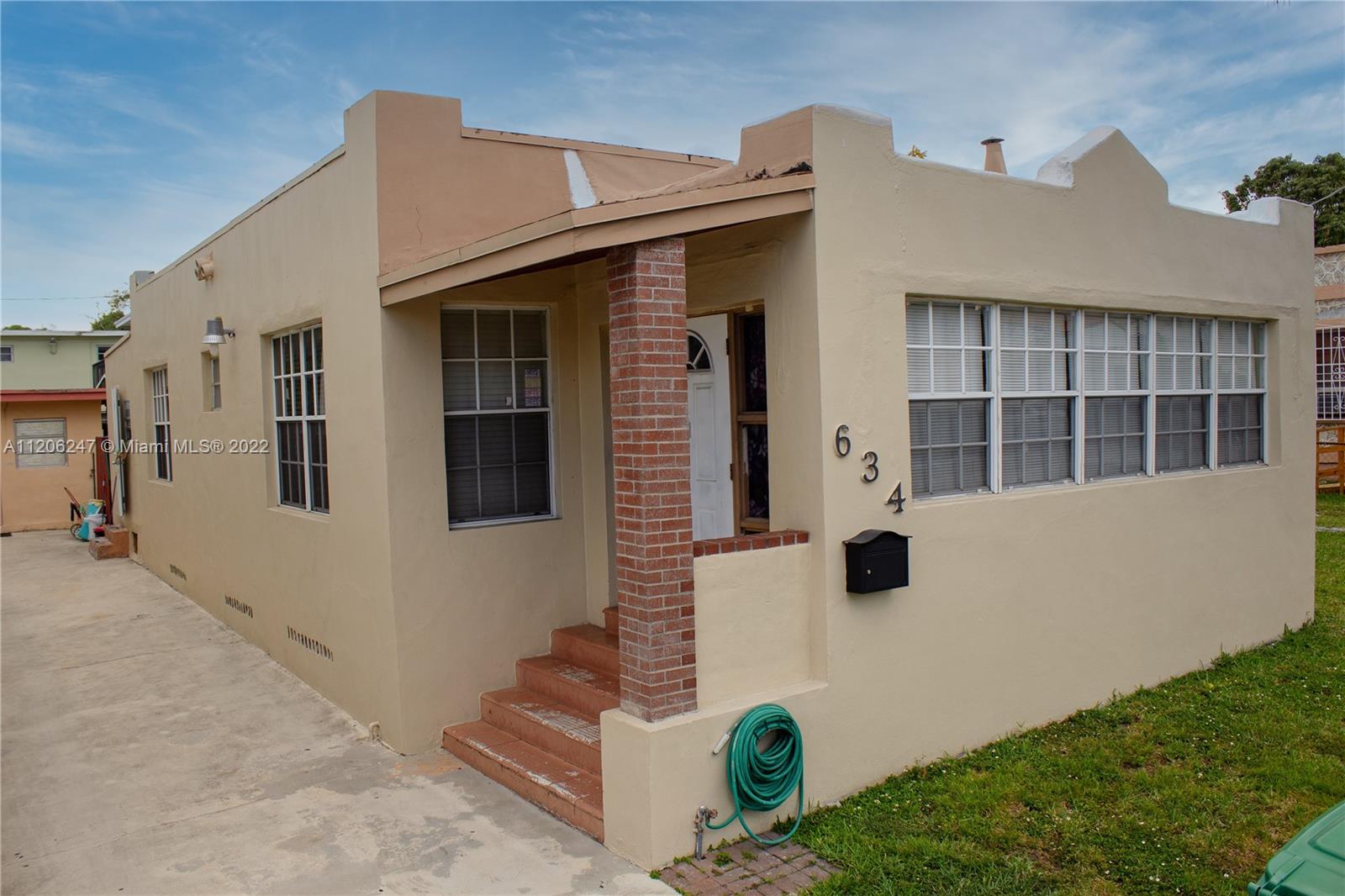 634 SW 10th Ave  For Sale A11206247, FL