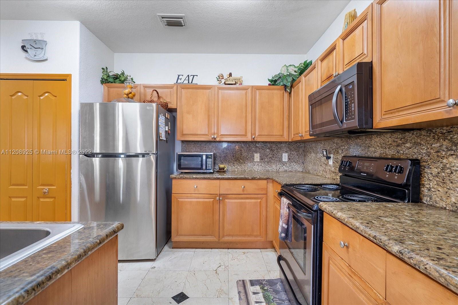 Listing Photo 12