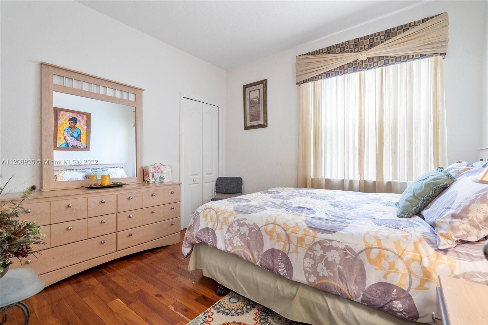 Listing Photo 8