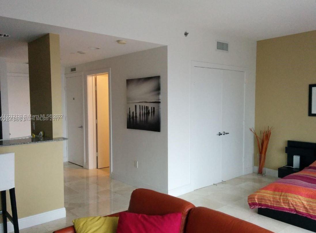 BEAUTIFUL STUDIO, MODERN, STRAINLESS STEEL APPLIANCES WITH MARBLE FLOORING. LOCATED IN THE MOST PRESTIGIOUS ARE OF MIAMI, VERY CHIC AND ELEGANT BUILDING. AMENITIES INCLUDE GYM, SPA, POOL, CLUBHOUSE, VIRTUAL GOLF, MANAGEMENT ON SITE, ETC. STEPS AWAY FROM BRICKELL CITY CENTER. CALL FOR SHOWINGS.