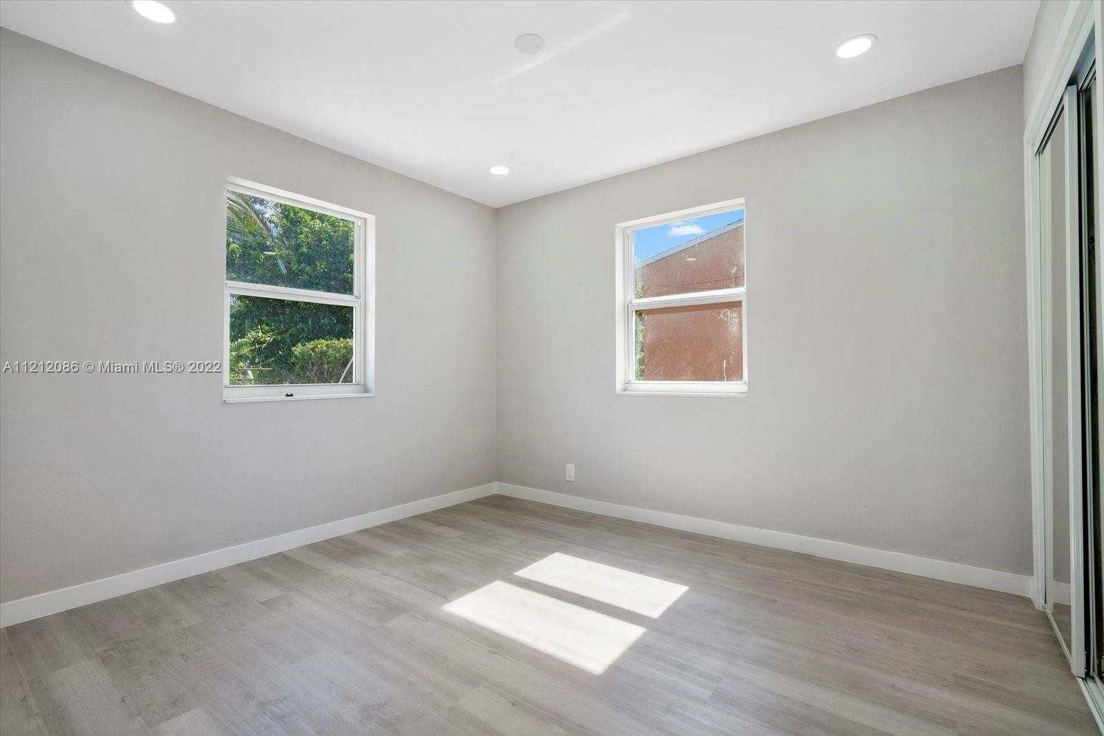 Listing Photo 11