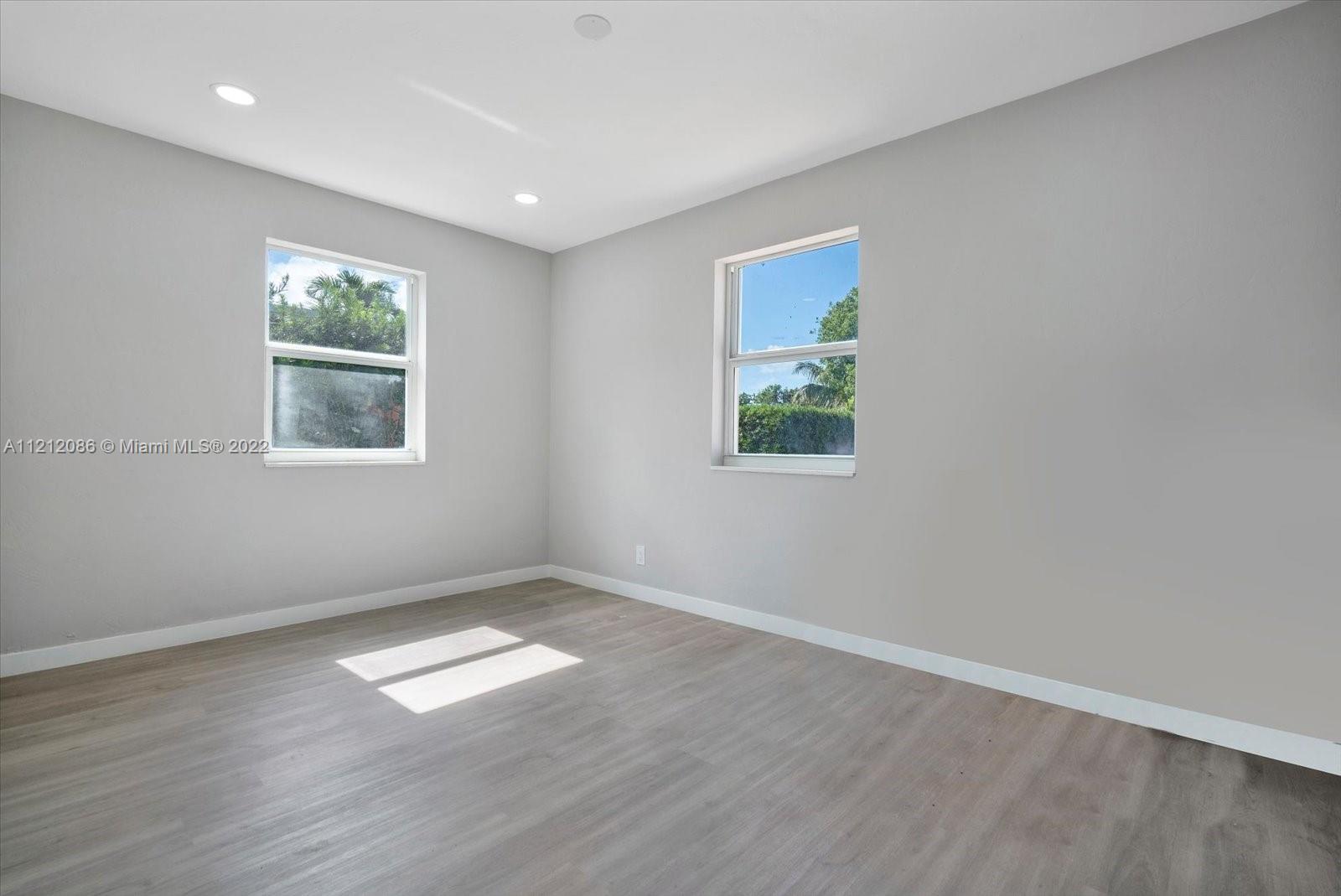 Listing Photo 14