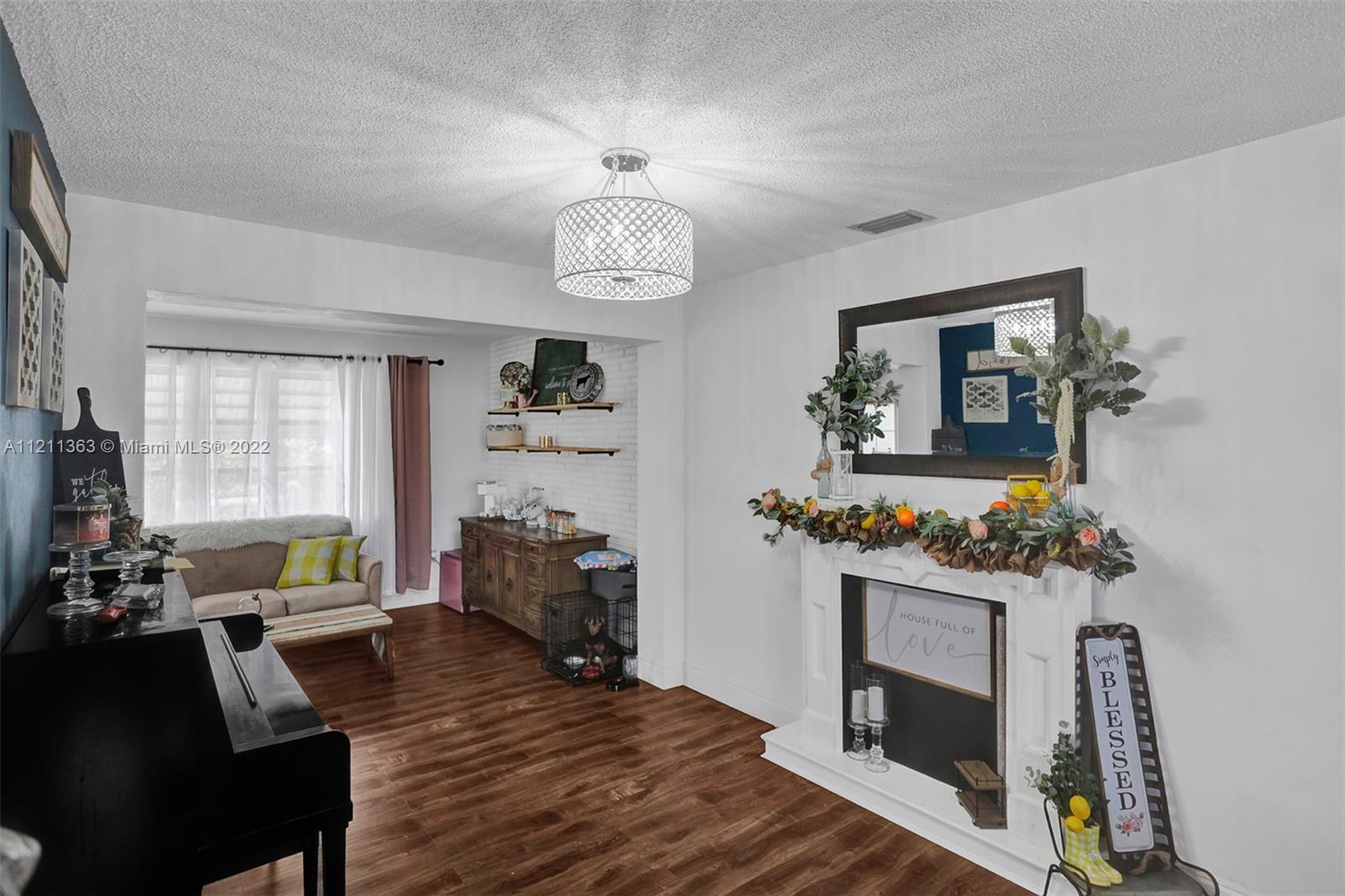 Listing Photo 11