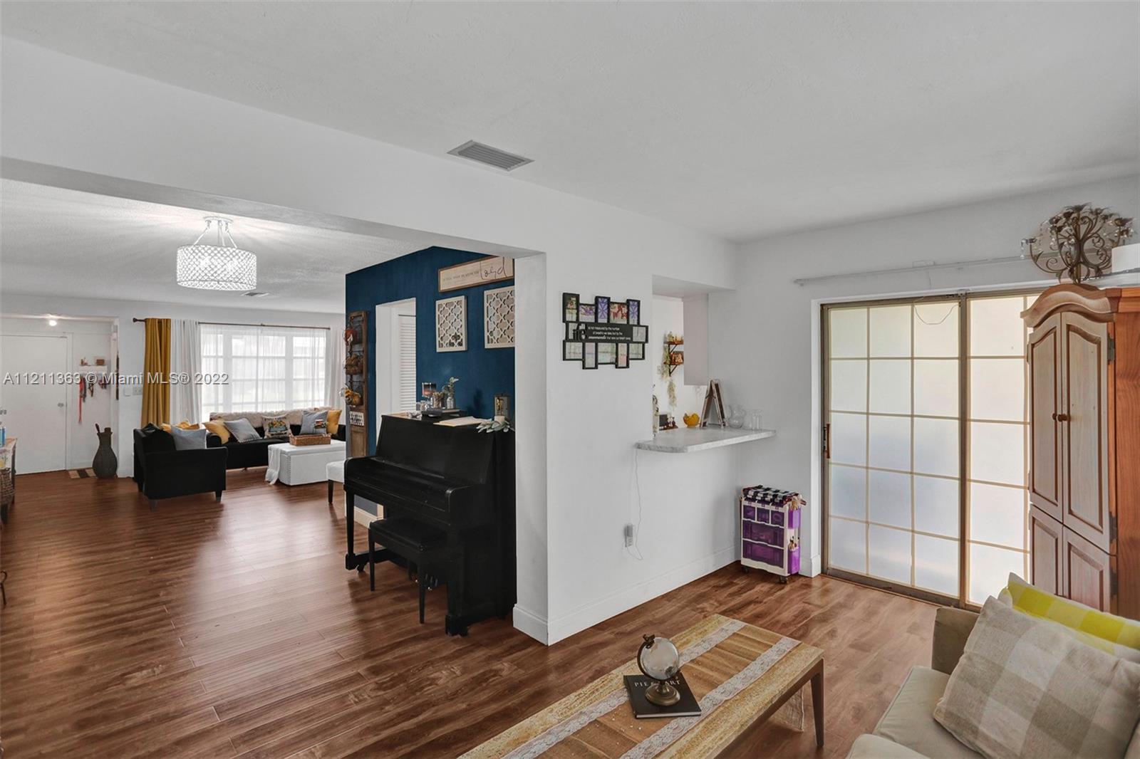 Listing Photo 14