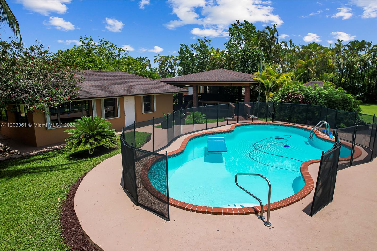 Photo 2 of 20450 198th Ave in Miami - MLS A11203061