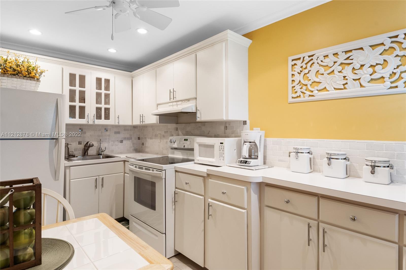 Bright Clean Kitchen