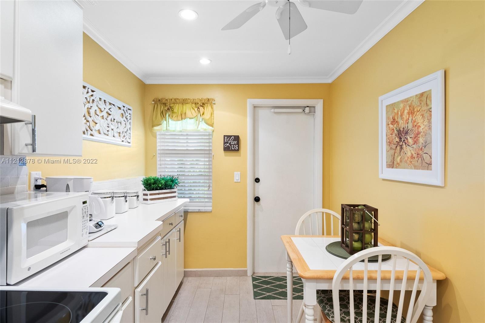 Kitchen w/exterior door