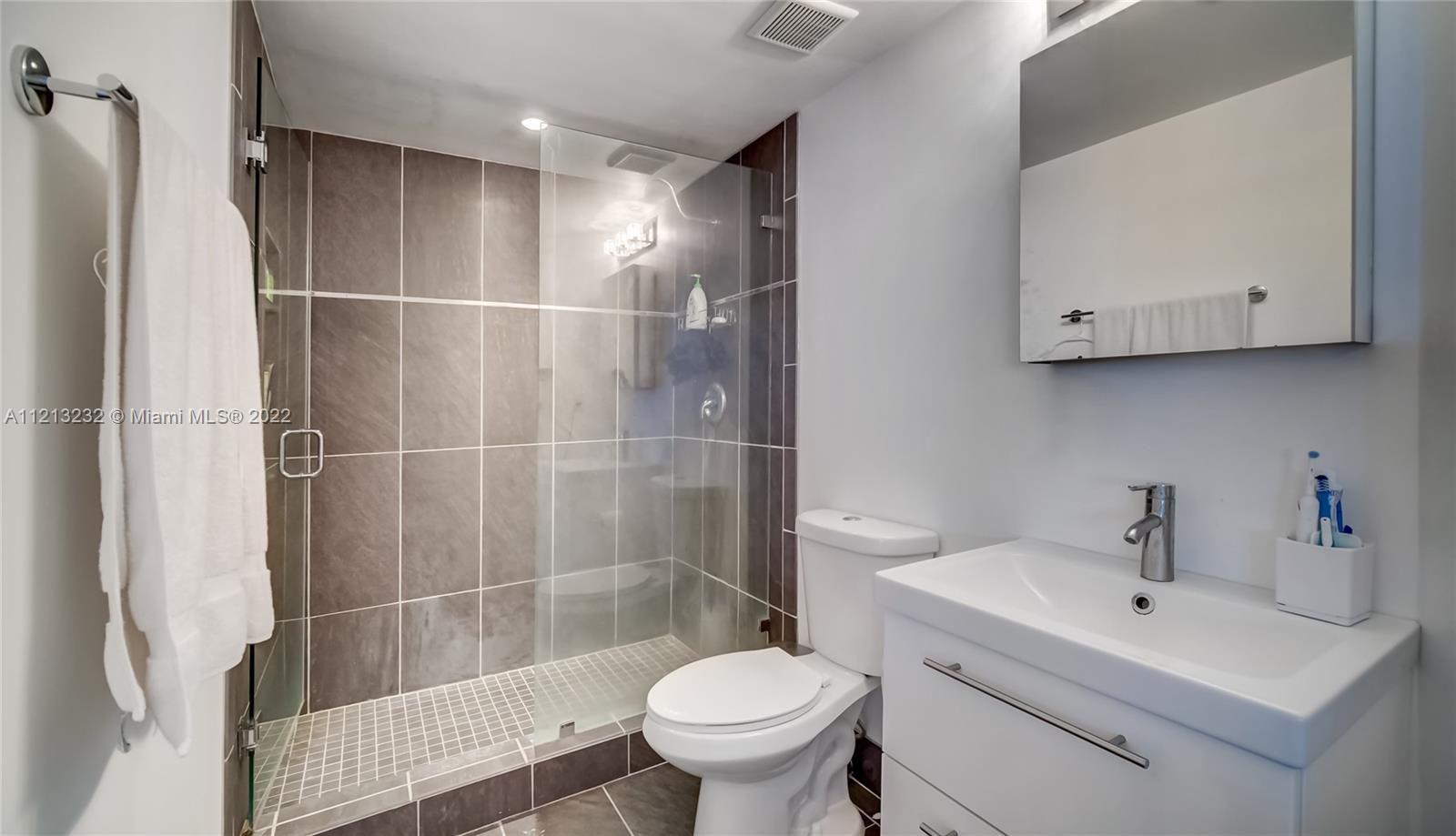 690 SW 1st Ct 2704, Miami, Florida 33130, ,1 BathroomBathrooms,Residentiallease,For Rent,690 SW 1st Ct 2704,A11213232