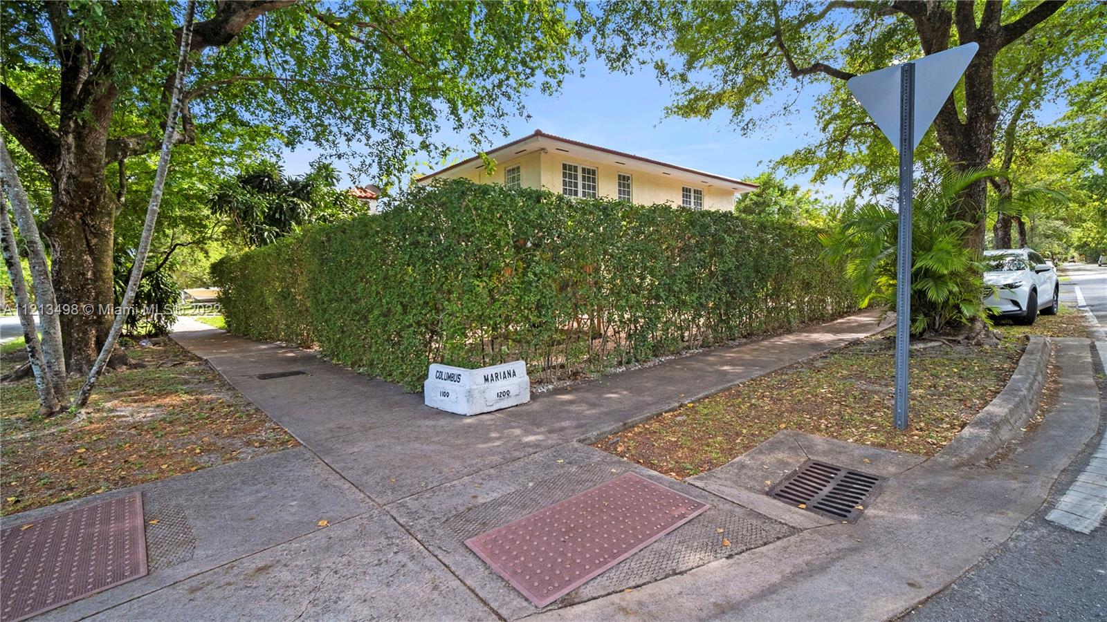 Photo 2 of 1102 Columbus Blvd in Coral Gables - MLS A11213498