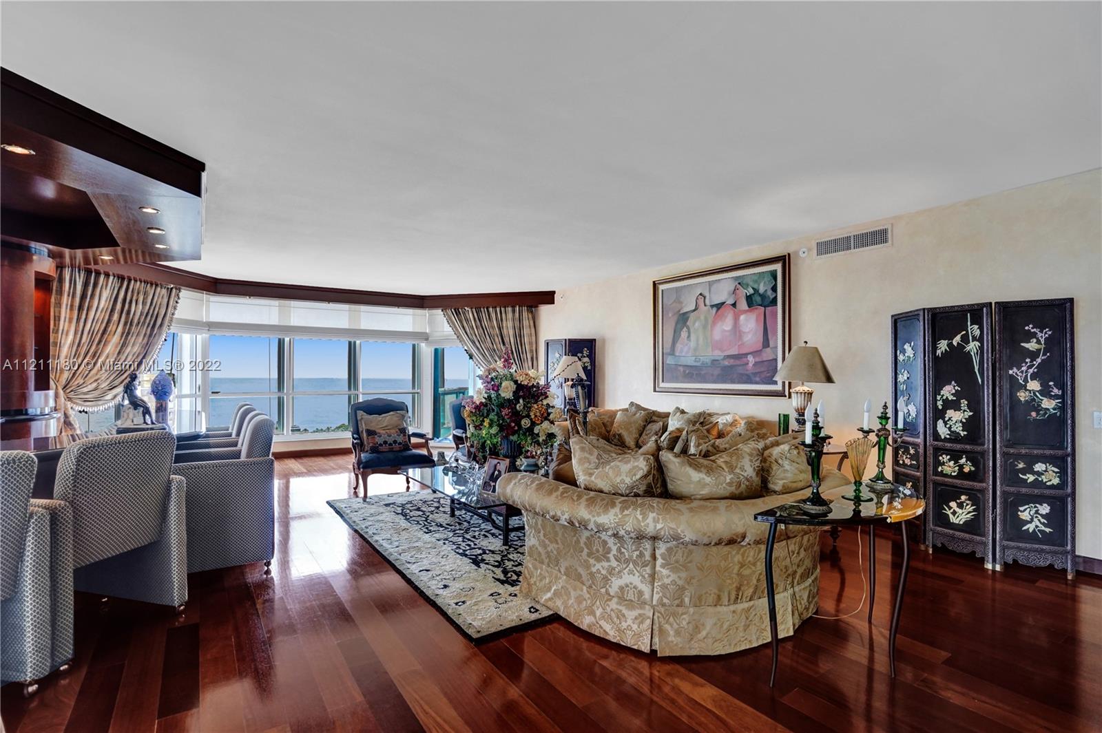 Very spacious living room facing the ocean.