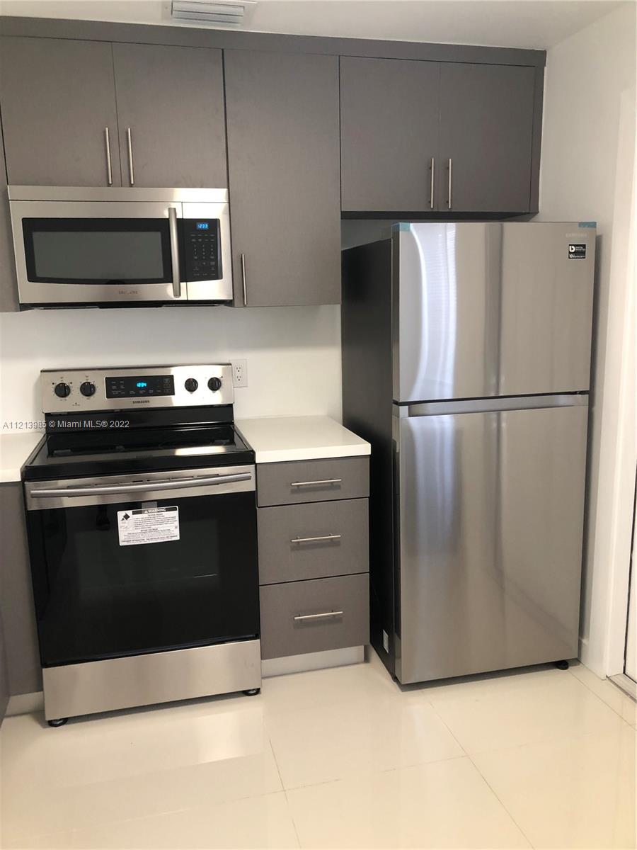 Hallandale Beach, Florida 33009, 2 Bedrooms Bedrooms, ,1 BathroomBathrooms,Residentiallease,For Rent,A11213985