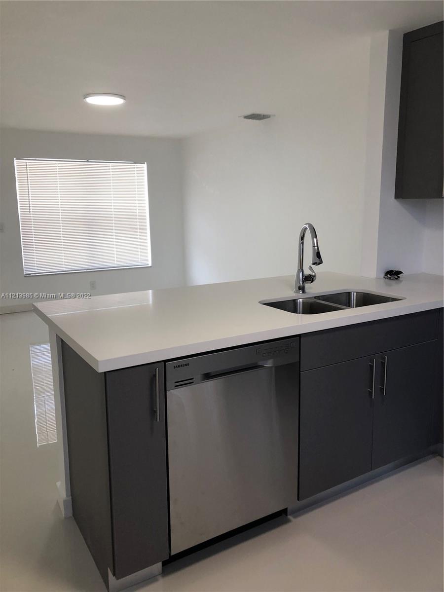Hallandale Beach, Florida 33009, 2 Bedrooms Bedrooms, ,1 BathroomBathrooms,Residentiallease,For Rent,A11213985