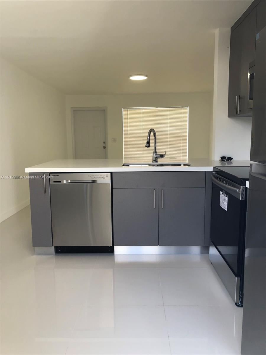 Hallandale Beach, Florida 33009, 2 Bedrooms Bedrooms, ,1 BathroomBathrooms,Residentiallease,For Rent,A11213985