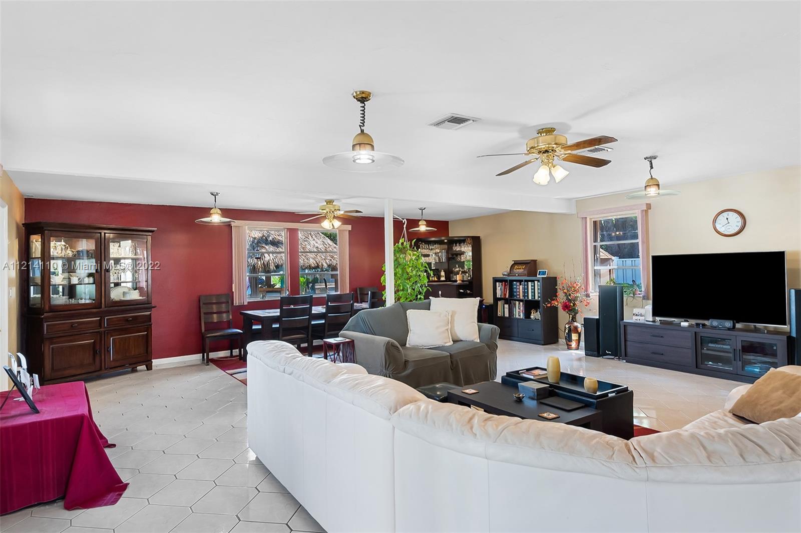 Listing Photo 10