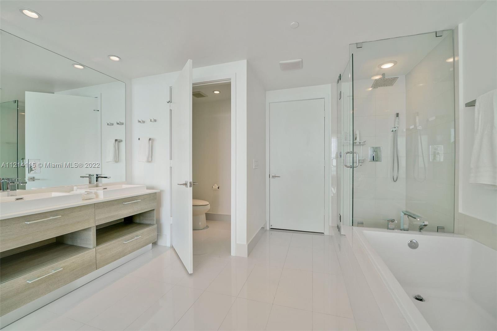 650 NE 32nd St 3801, Miami, Florida 33137, 4 Bedrooms Bedrooms, ,4 BathroomsBathrooms,Residential,For Sale,650 NE 32nd St 3801,A11214115