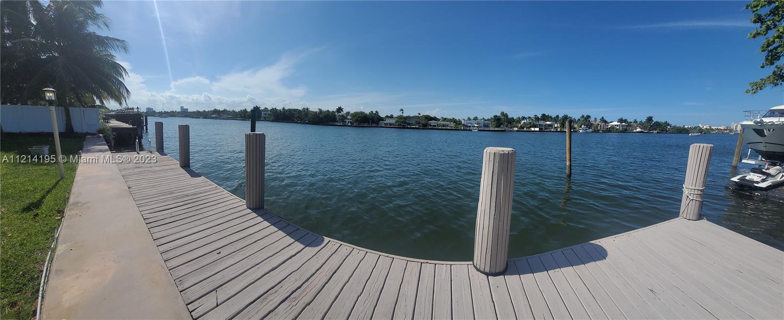 1015 S Southlake Dr  For Sale A11214195, FL