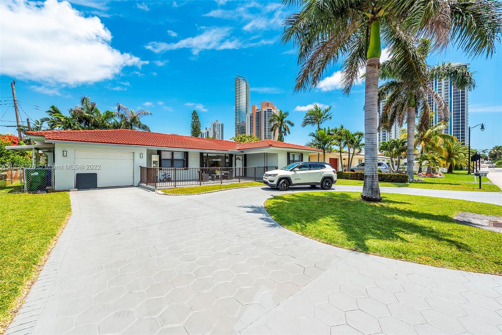 Best location in Golden Shores ! Recently remodeled 3 /3 with new porcelain italian floors , calacata tiles in the bathrooms new led fixtures and new appliances , 2 ac units .
beautiful open layout and easily can be converted for 4/3 or build your dream house .
Tenant in place until march 2023 . if your route is building generate income while approving plans.