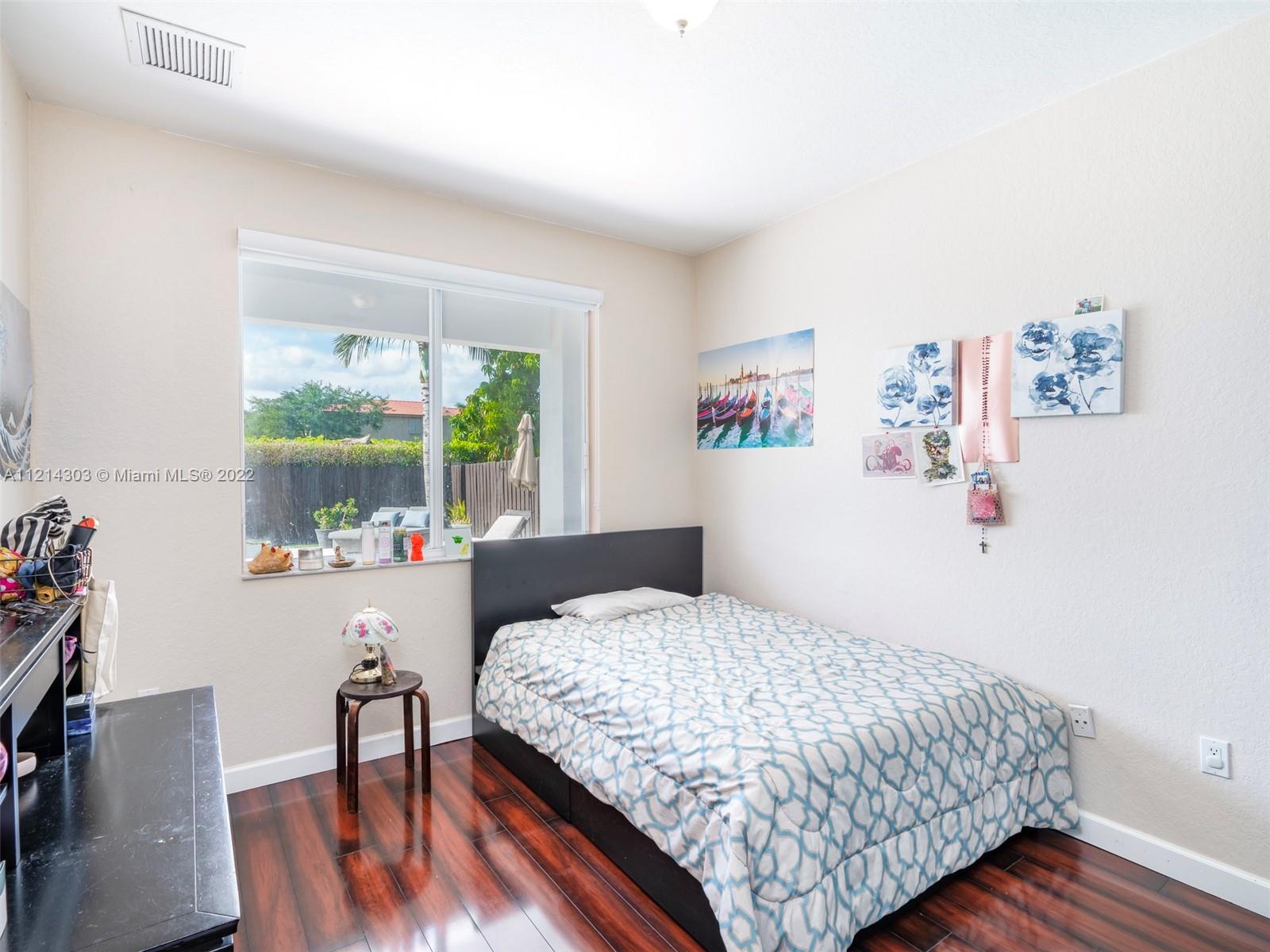 Listing Photo 16