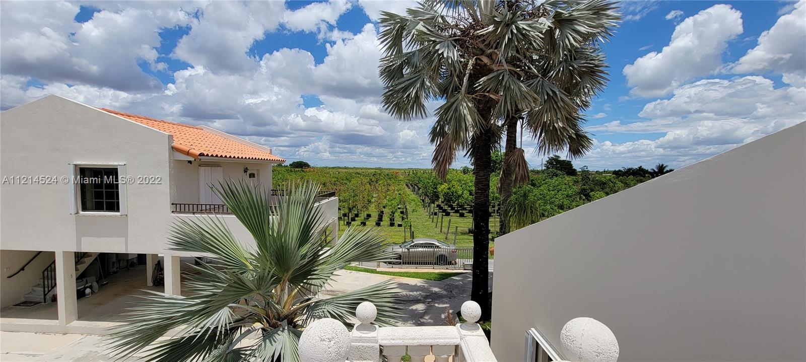 2nd floor balcony patio overlooking acreage north