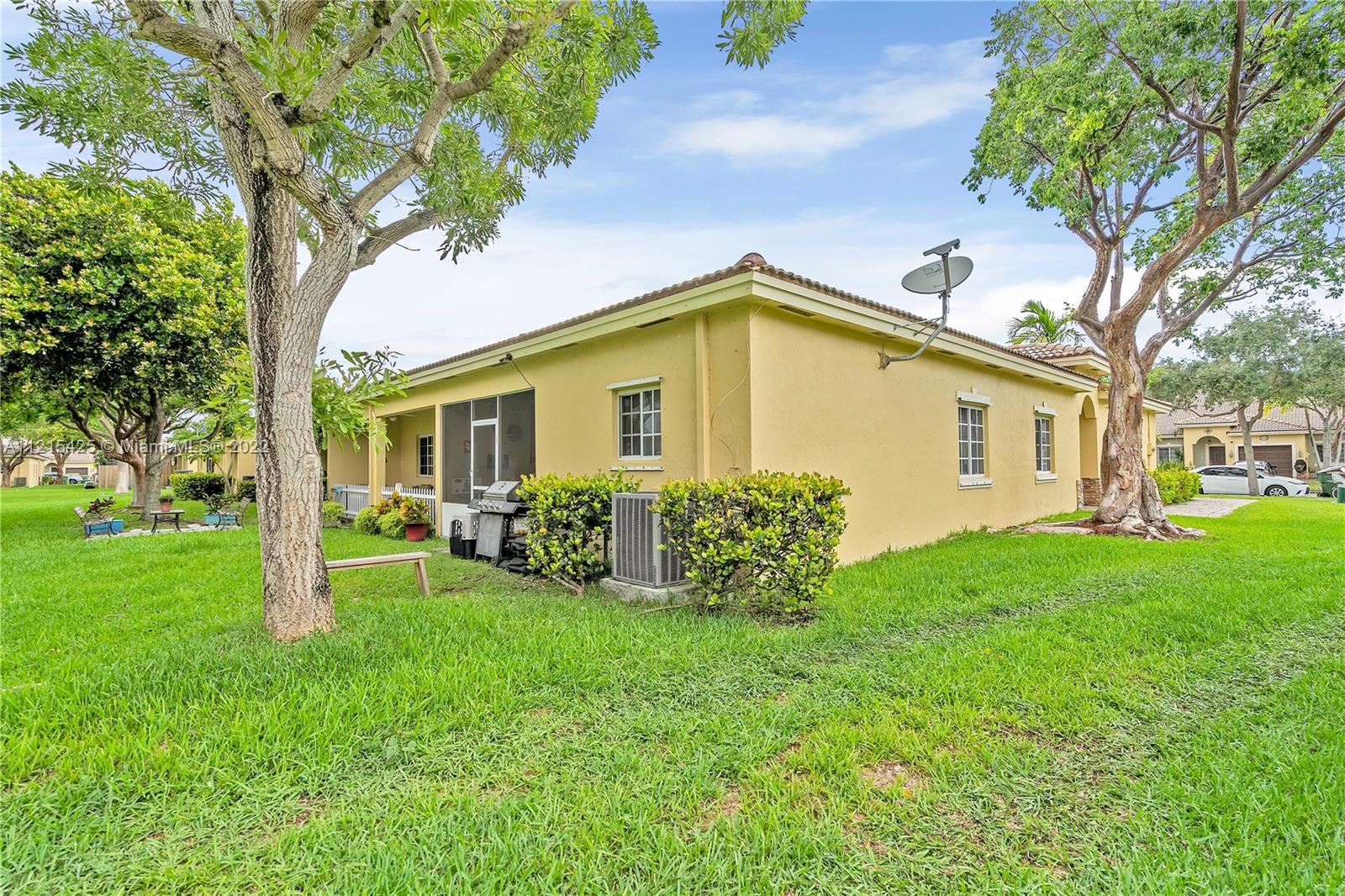 1210 NE 32nd Ter 0