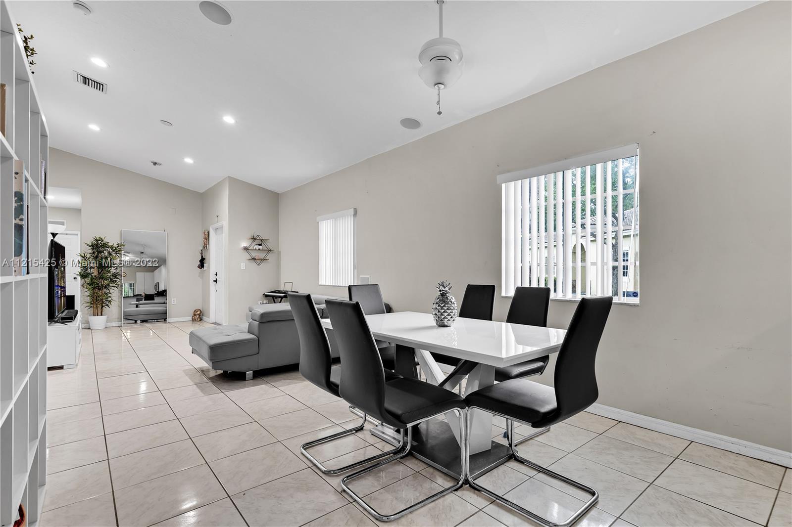 1210 NE 32nd Ter 0
