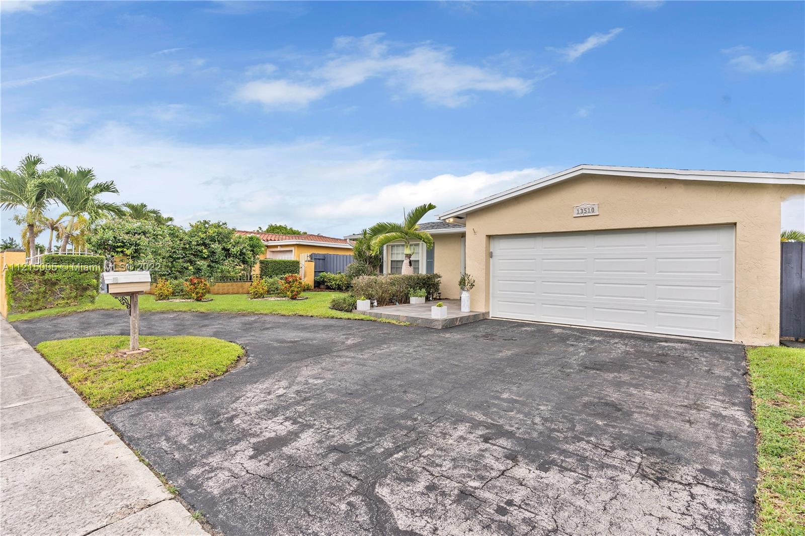 Photo 2 of 13510 66th St in Miami - MLS A11215005