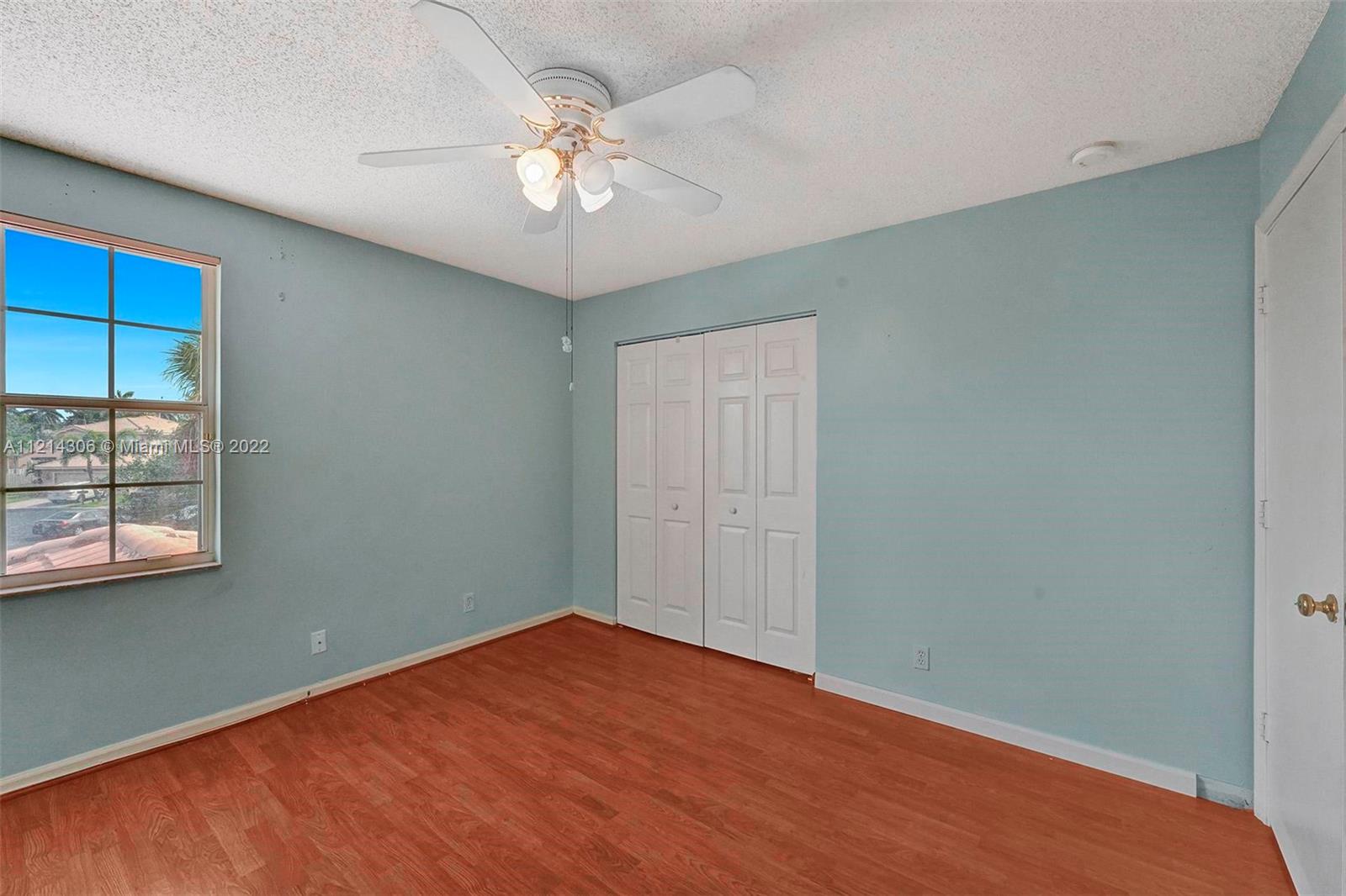 Listing Photo 12
