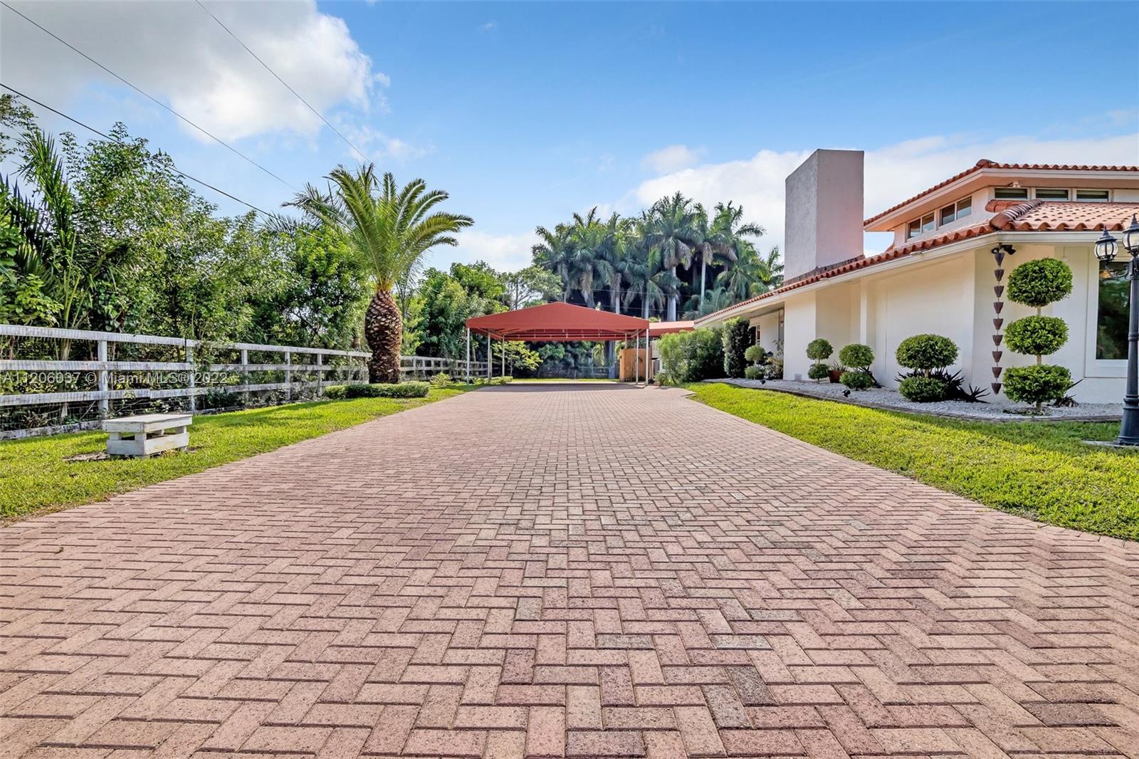 Listing Photo 10