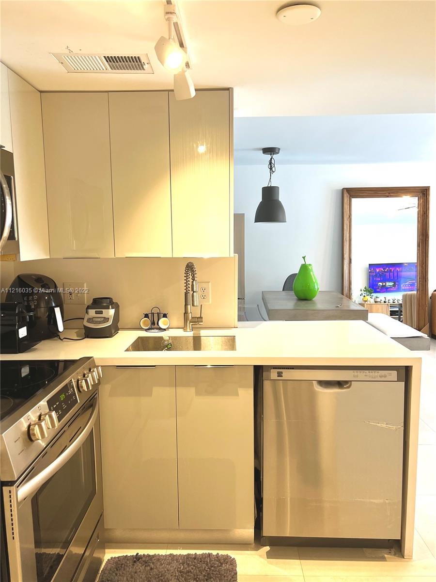 770 Claughton Island Dr 1805, Miami, Florida 33131, 1 Bedroom Bedrooms, ,1 BathroomBathrooms,Residential,For Sale,770 Claughton Island Dr 1805,A11216035