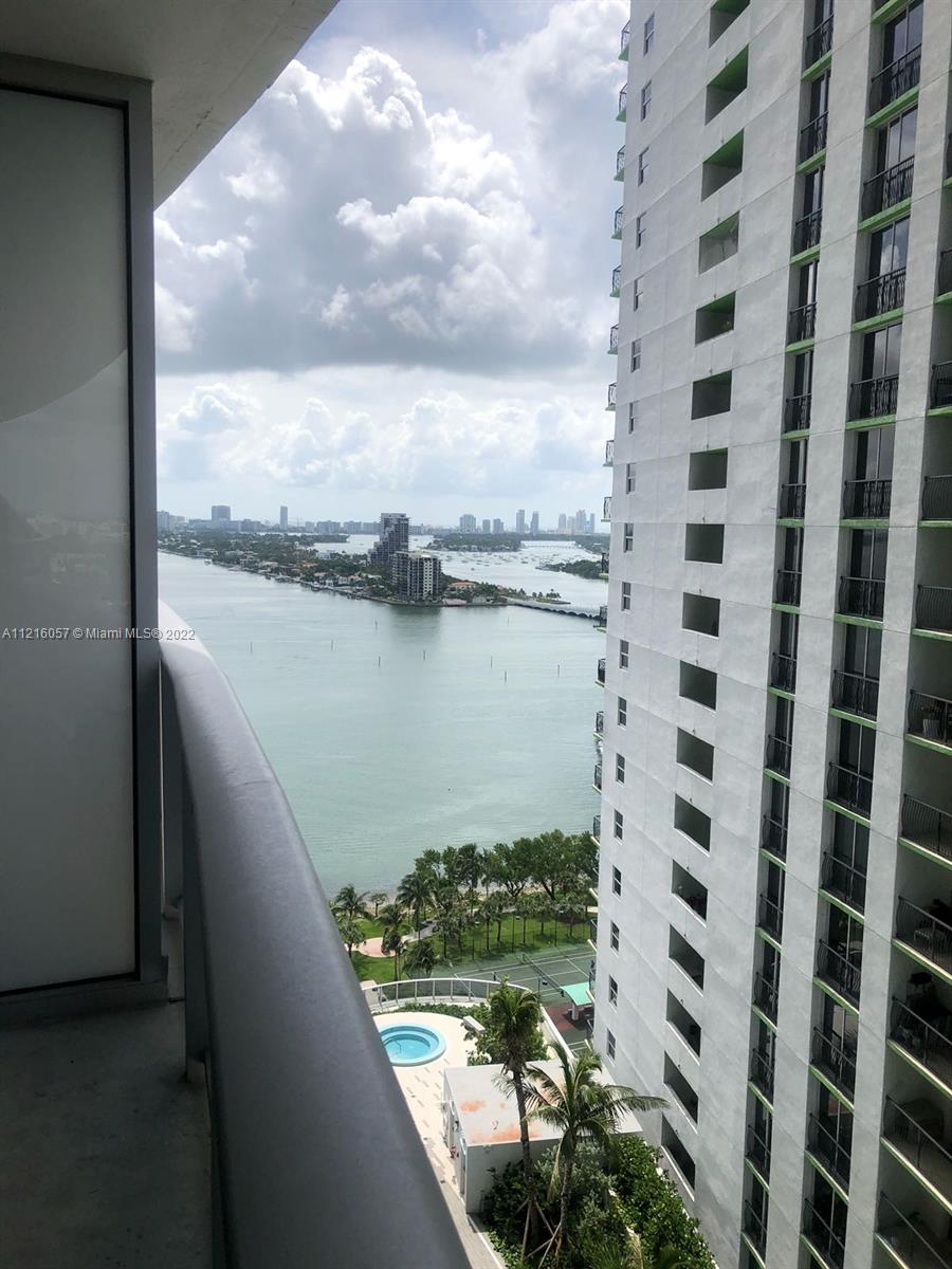 Beautiful unit with Miami bay view!Desirable one bedroom unit with porcelanato floors.Presently rented until June,2023
TENANT OCCUPIED 48 hours NOTICE REQUIRED_PLEASE SUBMIT PROOF OF FUNDS AND PRE APPROVAL LETTER