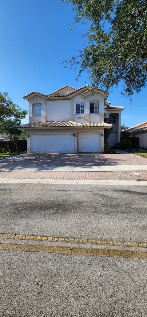 Photo 1 of 10736 70th Ter in Doral - MLS A11216441