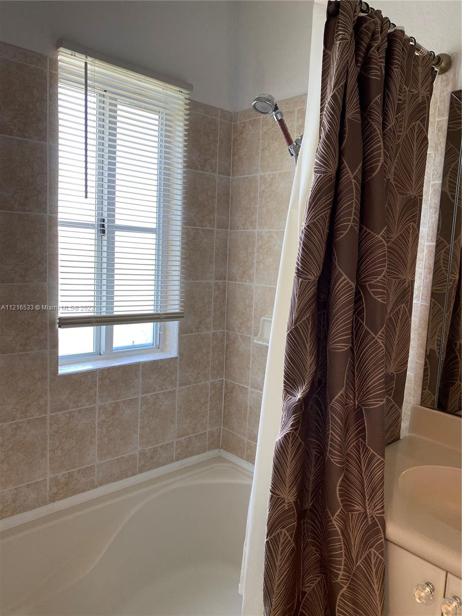 10803 NW 83rd St 2-1, Doral, Florida 33178, 3 Bedrooms Bedrooms, ,3 BathroomsBathrooms,Residentiallease,For Rent,10803 NW 83rd St 2-1,A11216533