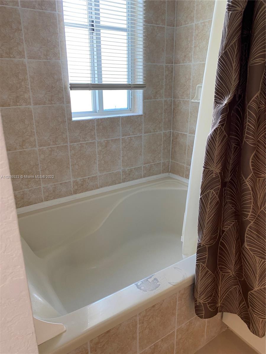 10803 NW 83rd St 2-1, Doral, Florida 33178, 3 Bedrooms Bedrooms, ,3 BathroomsBathrooms,Residentiallease,For Rent,10803 NW 83rd St 2-1,A11216533