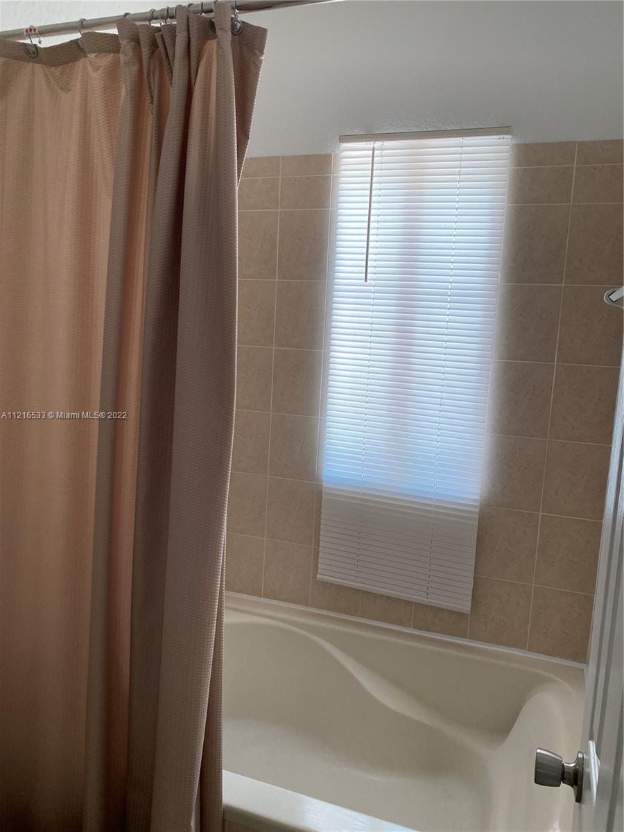 10803 NW 83rd St 2-1, Doral, Florida 33178, 3 Bedrooms Bedrooms, ,3 BathroomsBathrooms,Residentiallease,For Rent,10803 NW 83rd St 2-1,A11216533