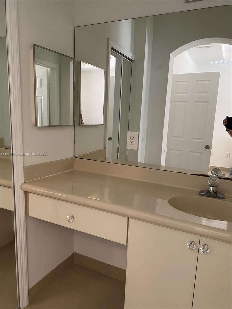 10803 NW 83rd St 2-1, Doral, Florida 33178, 3 Bedrooms Bedrooms, ,3 BathroomsBathrooms,Residentiallease,For Rent,10803 NW 83rd St 2-1,A11216533