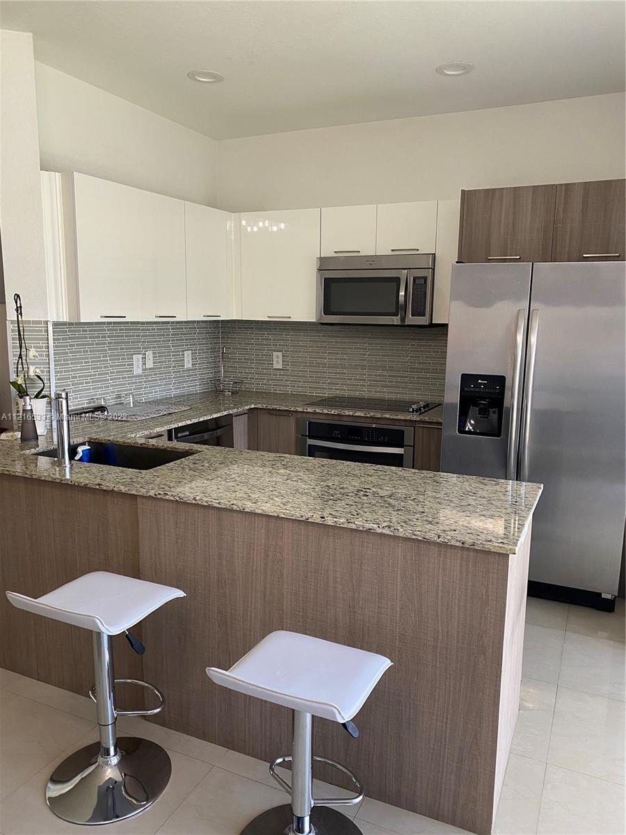 10803 NW 83rd St 2-1, Doral, Florida 33178, 3 Bedrooms Bedrooms, ,3 BathroomsBathrooms,Residentiallease,For Rent,10803 NW 83rd St 2-1,A11216533