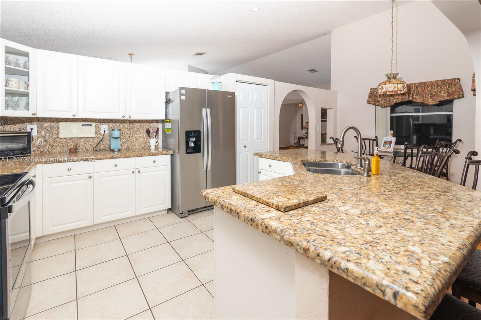 Listing Photo 12
