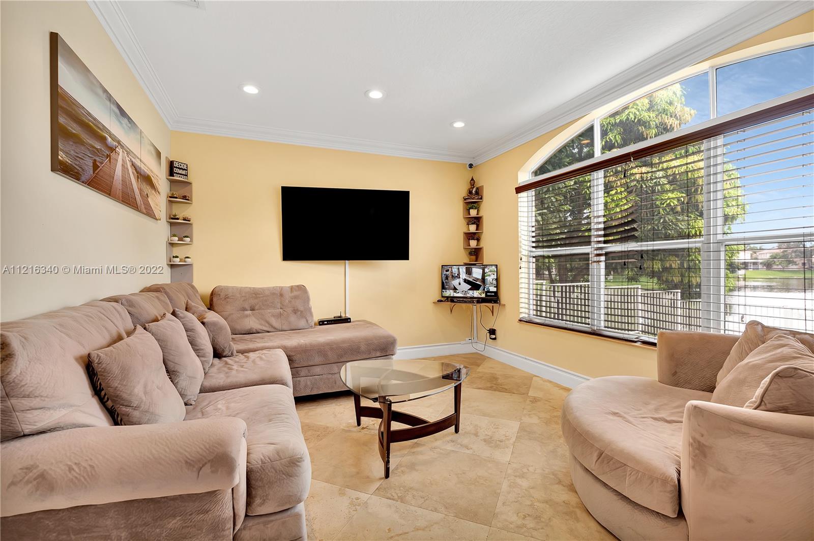 Listing Photo 11