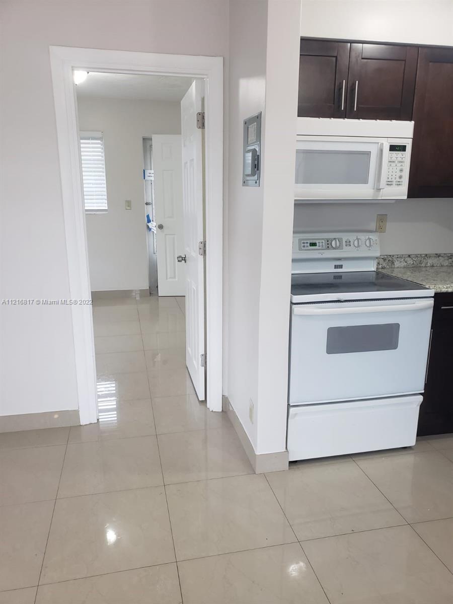 724 NE 6th St 5, Hallandale Beach, Florida 33009, 1 Bedroom Bedrooms, ,1 BathroomBathrooms,Residentiallease,For Rent,724 NE 6th St 5,A11216817