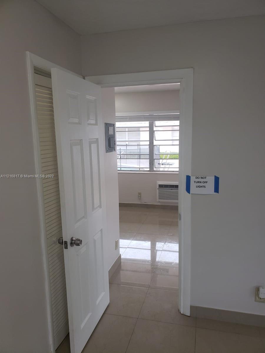 724 NE 6th St 5, Hallandale Beach, Florida 33009, 1 Bedroom Bedrooms, ,1 BathroomBathrooms,Residentiallease,For Rent,724 NE 6th St 5,A11216817