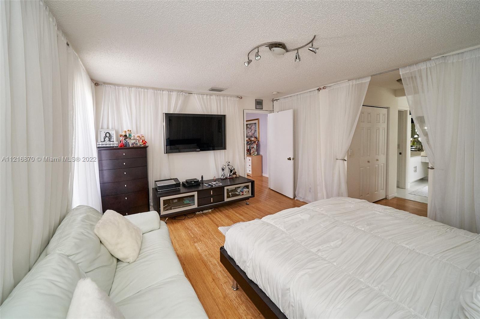 Listing Photo 16