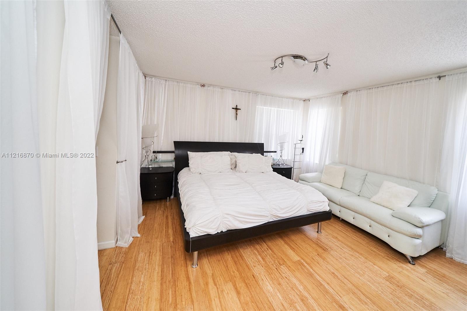 Listing Photo 17