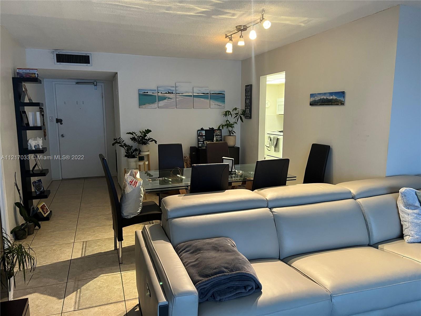 18071 Biscayne Blvd 802, Aventura, Florida 33160, 2 Bedrooms Bedrooms, ,1 BathroomBathrooms,Residential,For Sale,18071 Biscayne Blvd 802,A11217033